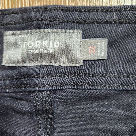 Torrid Feel The Fit Black Crop Pant Size 22 - Picture 4 of 8